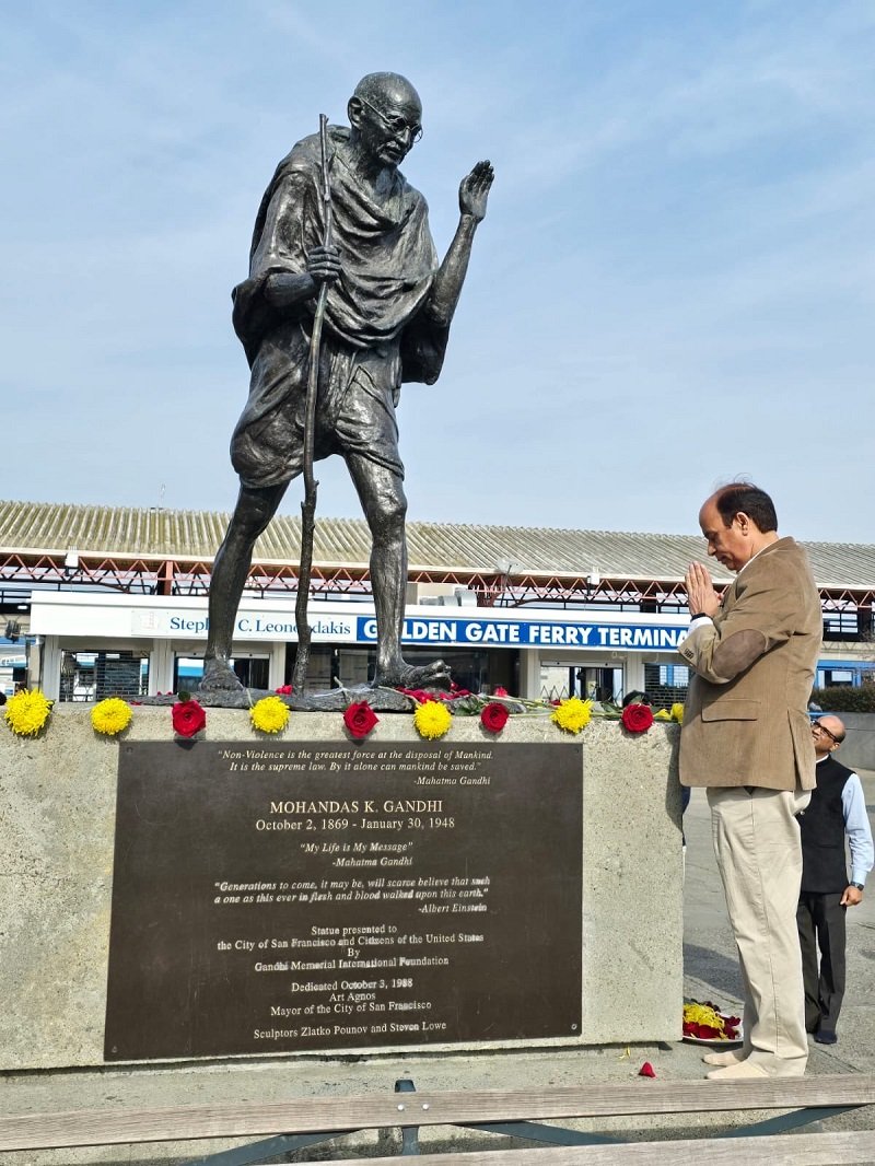 Commemorating Martyrs Day on 30 January, 2026, Consul General Dr. K. Srikar Reddy paid floral tributes to Mahatma Gandhi on his 78th Anniversary. We remember Mahatma Gandhi’s message of peace, non-violence and harmony, which continues to inspire the contemporary generations.
