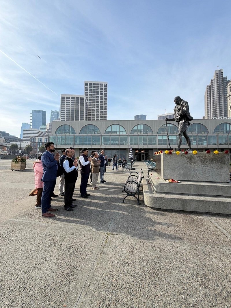 Commemorating Martyrs Day on 30 January, 2026, Consul General Dr. K. Srikar Reddy paid floral tributes to Mahatma Gandhi on his 78th Anniversary. We remember Mahatma Gandhi’s message of peace, non-violence and harmony, which continues to inspire the contemporary generations.