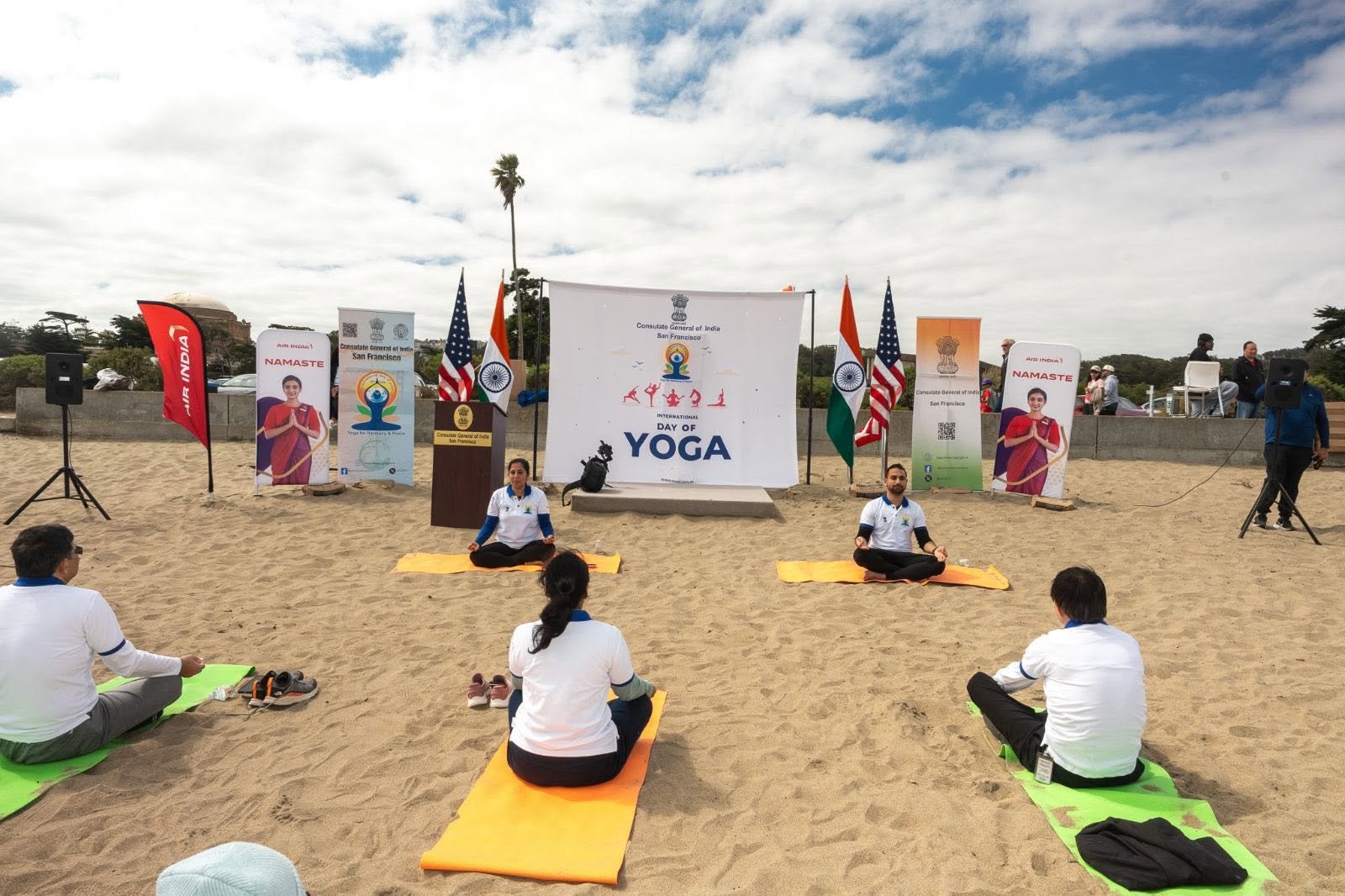 Where the Pacific meets the pose — Yoga at the Golden Gate.  On June 20, 2026, @CGISFO marked the 12th #InternationalDayofYoga2026 at Crissy Field East Beach, San Francisco, against the magnificent backdrop of the iconic Golden Gate Bridge emerging through the morning fog.