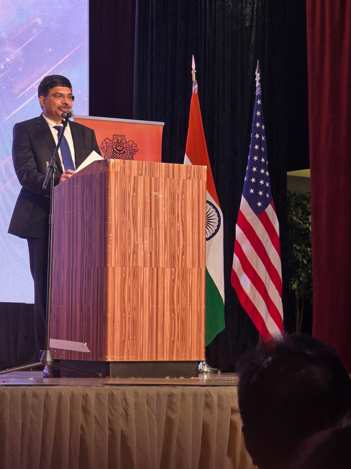 सैन फ्रांसिस्को स्थित भारतीय महावाणिज्य दूतावास ने विश्व हिंदी दिवस धूमधाम से मनाया।  कौंसल जनरल डॉ के श्रीकर रेड्डी ने ३०० से अधिक उपस्थित लोगों को सम्बोधित करते हुए माननीय प्रधान मंत्री श्री नरेंद्र मोदी जी का सन्देश भी पढ़ा जिसने उपस्थित लोगों को हिंदी प्रेम के लिए उत्साहित किया। हिंदी भाषा को निरंतर उपयोग में बनाये रखने के प्रवासी भारतीयों और संस्थानों के प्रयासों के प्रति कृतज्ञता व्यक्त की गयी।