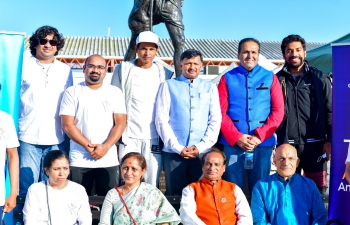 Floral tributes were paid by Consul General Dr. T.V. Nagendra Prasad and the Indian community at the statue of Mahatma Gandhiji. The statue is located in a prime location in San Francisco overlooking the Pacific and Bay Bridge. 