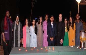 Consul General Dr. T.V. Nagendra Prasad had graced the Diwali celebrations of Indian Students Organisation (ISO) of the University of San Francisco (USF) along with the University President Paul Fitzgerald, Vice President Mr. Opinder Bawa, Tech Entrepreneur Mr. Vishal Shikka and the young & bright students. Appreciate ISO President Namrata and her team for an excellent show and sharing importance of Diwali celebrations with fellow students on the campus.