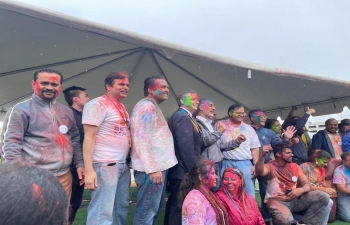 The Indian Community has celebrated Holi along with local people in huge numbers in Bay Area.  The lively celebrations included Indian music, dance and food.  The large events were particularly held by Festival of Globe and  Association of Indian Americans which witnessed participation by locally elected representatives.   