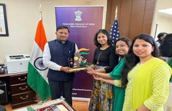 North America Chattisgarh Association (NACHA) – California Chapter led by General Secretary Sonal Agarwal met Consul General Dr. T.V. Nagendra Prasad at the Consulate. They presented NACHA Semi- Yearly magazine – ‘Hamar Patrika’ and California Memento during their courtesy call. Consul General appreciated the association’s initiatives in and for the state of Chattisgarh and wished success in their upcoming annual convention in Milpitas