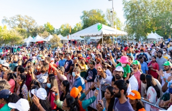 Consul General Dr. T.V. Nagendra Prasad hoisted the Indian National Flag at a great event in Milpitas, California to celebrate #HarGharTiranga as a part of Azadi Ka Amrit Mahotsav. The event was organised by the Association of Indo Americans (AIA). Thousands of people joined the parade and rally behind a giant flag. Consul General thanked the participations of elected officials, Milpitas Mayor Rich Tran, Santa Clara Supervisor Cindy Chavez, San Jose Mayor Sam Liccardo, Cupertino Mayor Darcy Paul, East Palo Alto Mayor Ruben Abrica, San Ramon Mayor Dave Hudson and Milpitas Chief of Police Jared Hernandez. Consul General appreciated the community leaders of Bay Area Telegu Association (BATA), Bay Area Tamil Manram (SFBATM), Malayalee Association of Northern California (MANCA) etc.