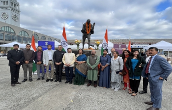 On the auspicious occasion of #GandhiJayanti , Consul General Dr. T.V. Nagendra Prasad & members of Indian diaspora paid rich tributes at the Mahatma Gandhi statue #Embarcadero, San Francisco. Consul General recalled contributions of #fatherofthenation and his enduring legacy.