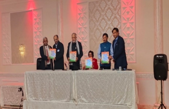   The Uttar Pradesh Mandal of America (UPMA) has awarded a grand welcome to the delegation @Invest UP led by Hon’ble Finance Minister Shri Suresh Kumar Khanna.  Ms. Nilu Gupta, the Founder of UPMA in her address mentioned UP as Uttam Pradesh and extended a hearty welcome to the high level delegation from her birth place, UP.  Likewise, Mr. Ritesh Tandon, the Board Member of UPMA in his address mentioned about the philanthropic work being undertaken by the UPMA Members particularly in educating rural children.  Some members of UPMA expressed interest in investing in education, healthcare and IT in UP.  The address by Hon’ble Finance Minister Mr. Suresh Kumar Khanna; Mr.  Awanish Kumar Awasthi, Senior Advisor to Hon’ble Chief Minister of UP; Mr. Arvind Kumar, Additional Chief Secretary; Mr. Amit Singh, Secretary to Hon’ble Chief Minister of UP were appreciated. Consul General Dr.T.V Nagendra Prasad appreciated the enthusiasm and attachment of UPMA with state of Uttar Pradesh.
