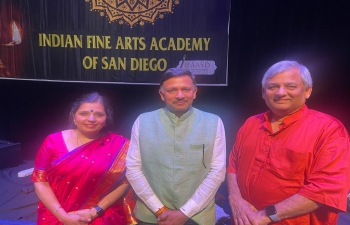 Consul General Dr. T.V. Nagendra Prasad joined the celebrations of the 16th Annual Indian Classical Music and Dance Festival by the The Indian Fine Arts Academy of San Diego (IFAASD) commemorative birthday of Bharat Ratna #PanditRaviShankar in #SanDiego . Consul General appreciated the wonderful rendition of Jugalbandi by Ms. Kala Ramnath @kalaramnath (violin) & Mr. Ravikiran @ravikiranmusic (chitraveena), Mr. Abhijit Banerjee @BanerjeeTabla & Mr. Satish kumar Patri @Satishk96581449 (mridangam). Smt. Sukanya Shankar, spouse of Bharat Ratna #Pandit Ravishankar graced the occasion. Consul General also appreciated the services of the President of IFAASD Dr. Shekar Viswanathan in preserving and promoting Indian culture.