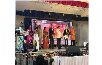 Consul General Dr. T.V. Nagendra Prasad joined the #utkaladibasa celebrations in #bayarea along with Mr. Raj Salwan @RajSalwan, Fremont Councilmember, Mr. Alex Lee @alex_lee, CA Assembly Member, Ms. Shiela Mohan, Cupertino Vice-Mayor and other officials. Consul General congratulated the team of Odisha Society of Americas - California Chapter (OSA-Cal) on traditional celebrations with food, music, dance & the performances of Ms. Antara Chakrabarty @antara_official.