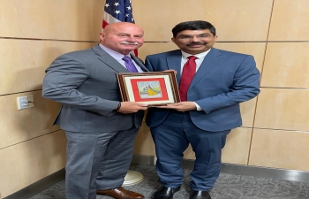 Consul General Dr. K. Srikar Reddy had a fruitful discussion with Fresno Mayor Jerry Dyer on exploring opportunities between India and Fresno. They discussed the contribution of the vibrant Indian community to Fresno's growth, particularly in areas of almond farming, healthcare, etc