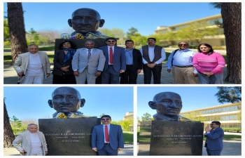 Consul General Dr. K. Srikar Reddy's paid floral tributes at the bust of Mahatma Gandhi in Peace Garden at Fresno State Univeristy [FSU] yesterday. He also met with members of Indian faculty Dr.Sudharshan Kapoor, Dean Ram Nunna, Dr.Veena Howard, and Dr.Srini Konduru, and held discussions for enhancing collaboration of FSU with Indian Higher educational institutions. He also visited the Gandhi Center at FSU. Around 375 Indian students are currently pursuing their higher studies at FSU.  FSU has an MoU for collaboration with Punjab Agricultural Univeristy, Ludhiana, India.