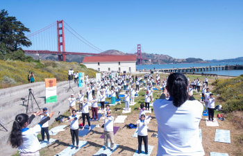 Consulate General of India, San Francisco, celebrated the 11th #InternationalDayofYoga2025 near the iconic Golden Gate Bridge on 21 June 2025. Yoga enthusiasts and dignitaries, including members of the Consular Corps, and people from various walks of life from the Bay Area, joined the yoga session. Acting Consul General Shri Rakesh Adlakha welcomed all and highlighted the 2025 IDY theme, “Yoga for One Earth, One Health,” urging everyone to adopt yoga for lifelong wellness of mind, body, and spirit. Special thanks to Art of Living, Brahma Kumaris, Isha Foundation, and other yoga and community organizations for their meaningful participation. t a success.